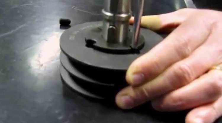 Come inserire e rimuovere una bussola conica in una puleggia