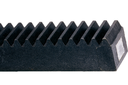 Cremagliera modulo 3 in NYLON 6 al 30% fibra di vetro dimensioni 30X30X940, lavorate con 4 fori M8 ad intereasse 50-280-280-50 mm, con anima in acciaio 15x15